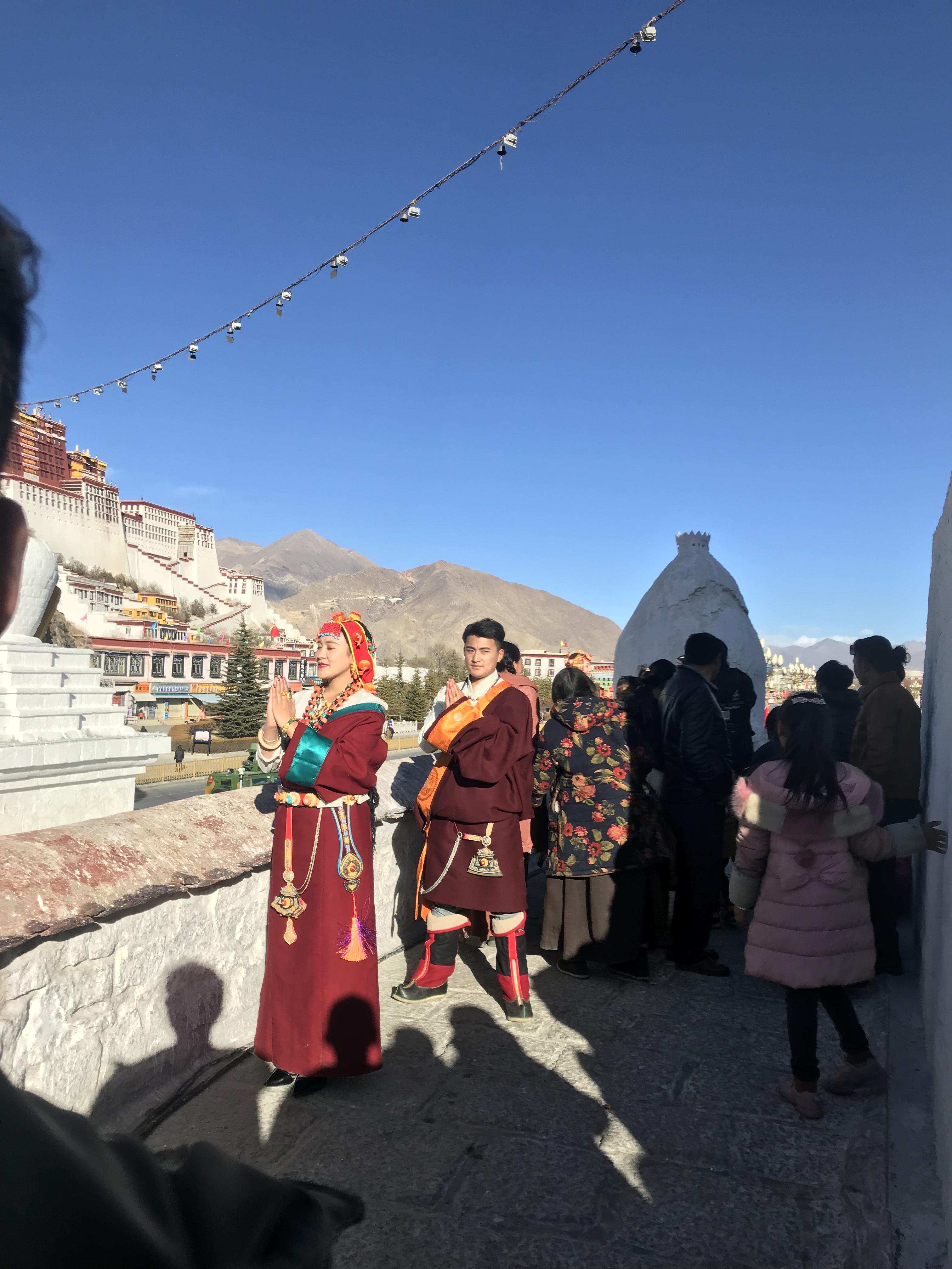 探寻西藏小巷，风情小店里的神秘西藏之旅